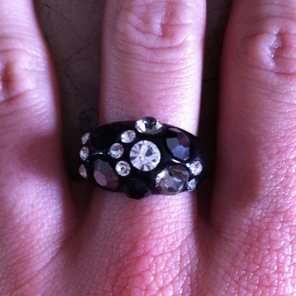 🔴REDUCED Lia Sophia glamor ring.