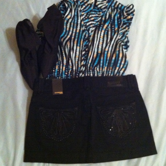 BNWT—EXPRESS Black studded Mini denim skirt. - Picture 2 of 2