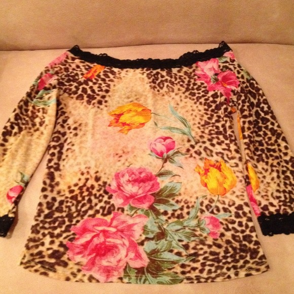 Floral, leopard & lace blouse Size petite medium.