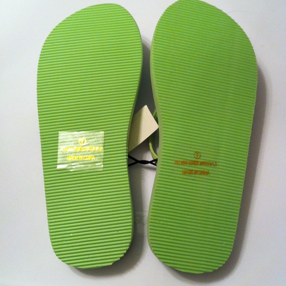 Brand New w/ Tag✨Spring Flip Flops - Picture 3 of 3