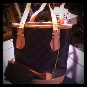 Louis Vuitton purse with wristlet