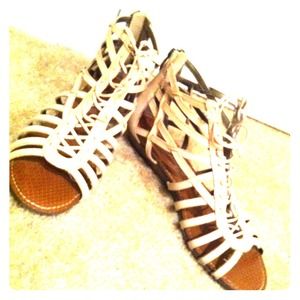 @emilycarrillo SE Sam Edelman lace-up wedge sandal