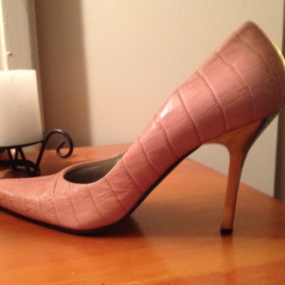 Shoes - Picture 3 of 4