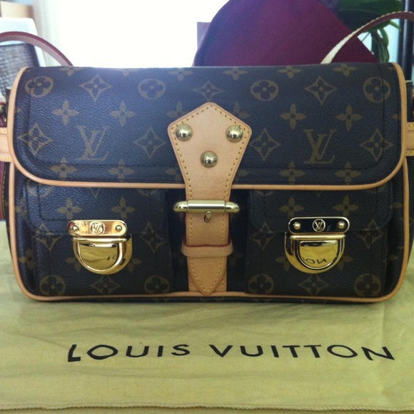 Louis Vuitton - Picture 1 of 4