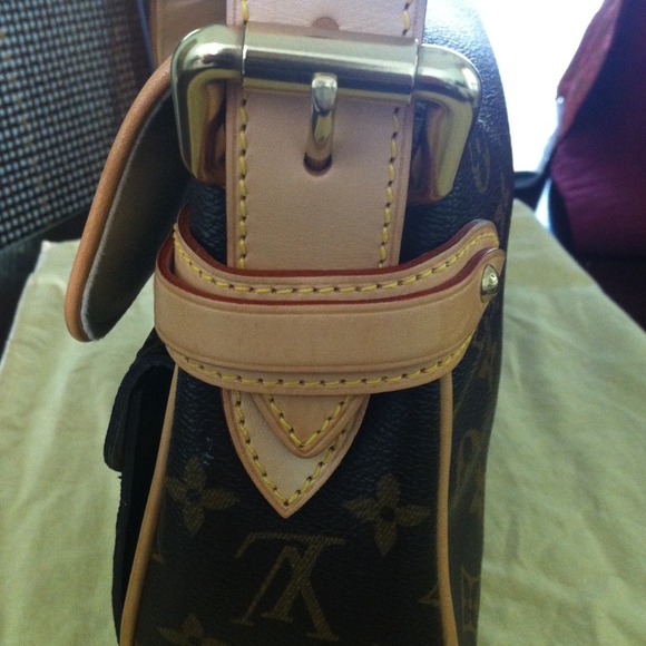 Louis Vuitton - Picture 4 of 4