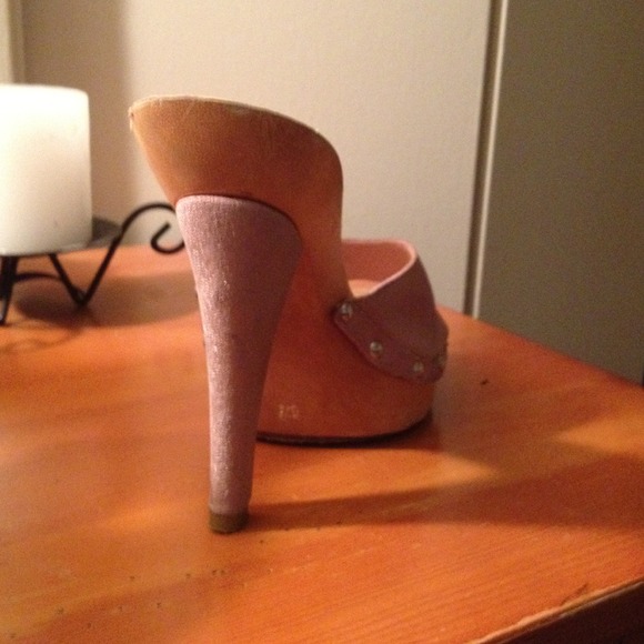 Shoes....... - Picture 2 of 3