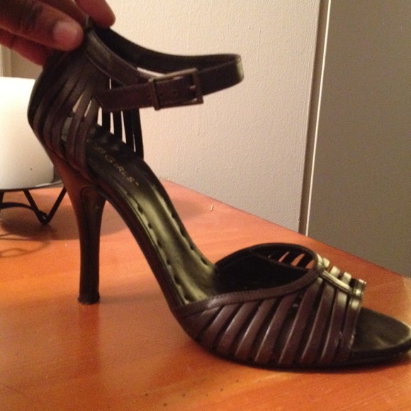 BCBG brown heels ... Worn once !!!