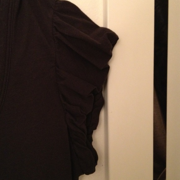 Theory black top with ruffled sleeves - Picture 2 of 2
