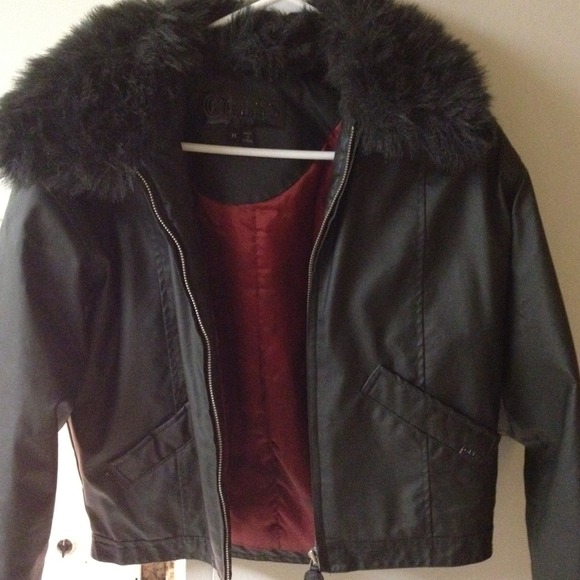 Coat .... - Picture 1 of 2