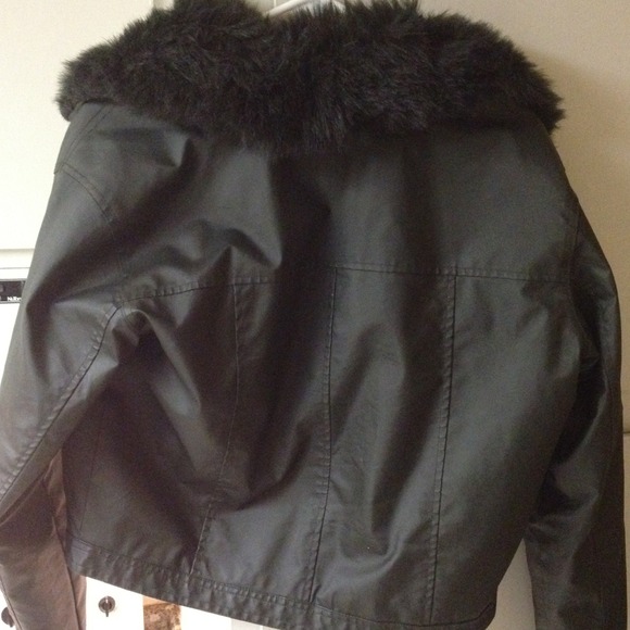 Coat .... - Picture 2 of 2