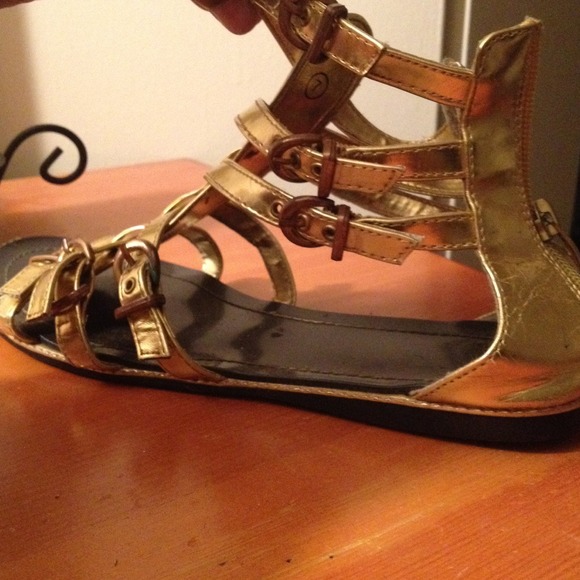 Gold sandals ......Reserve* - Picture 2 of 4