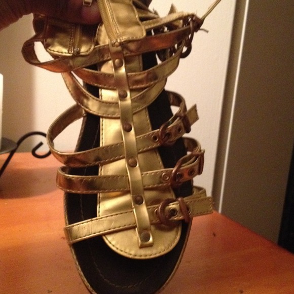 Gold sandals ......Reserve* - Picture 3 of 4