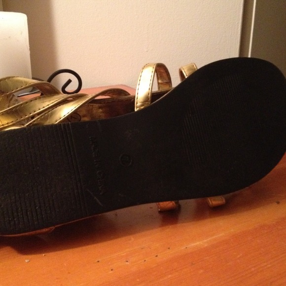 Gold sandals ......Reserve* - Picture 4 of 4