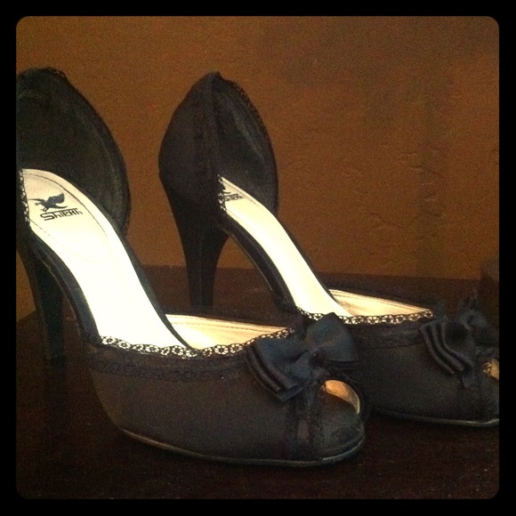 Black peep toe heels 8.5