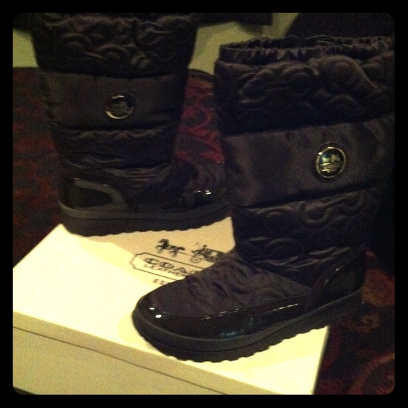 Reserved @l31l4n1 Coach boots, DC shoes, low boots