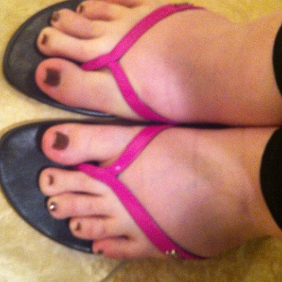 These are Gucci sandals