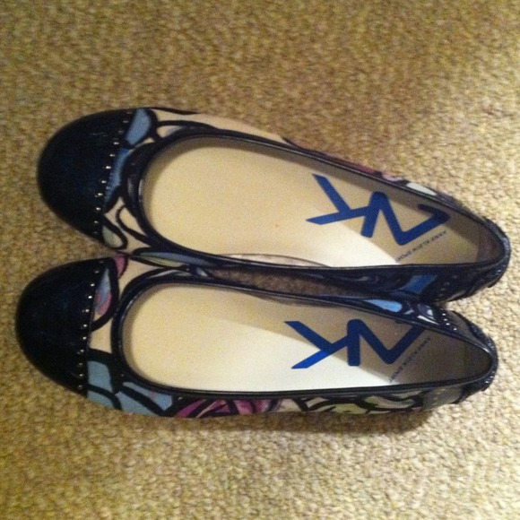 Im selling ballet flats