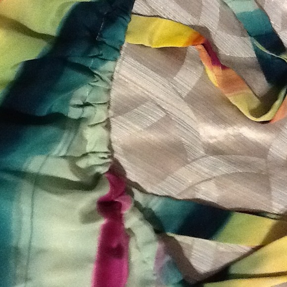 Reduced/Colorful top with gorgeous back - Picture 2 of 3