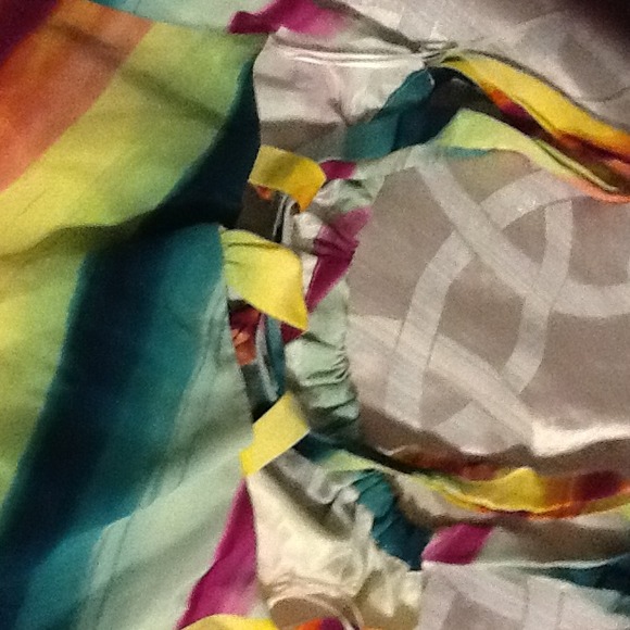 Reduced/Colorful top with gorgeous back - Picture 3 of 3