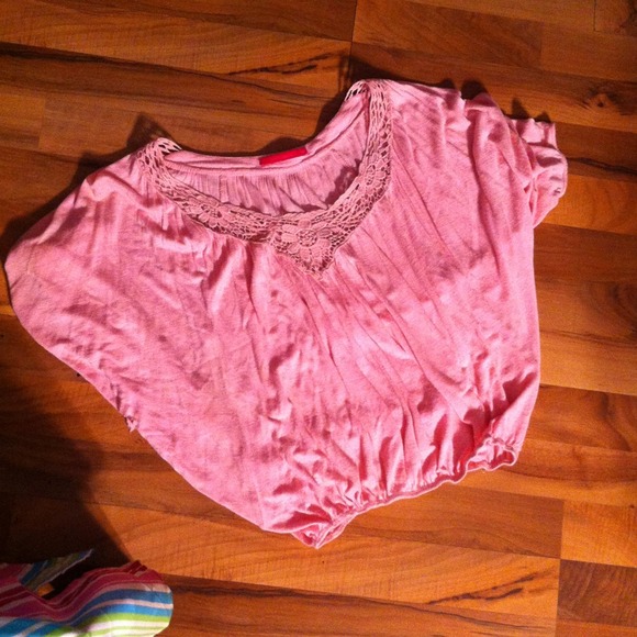 Really cute pink cropped top!