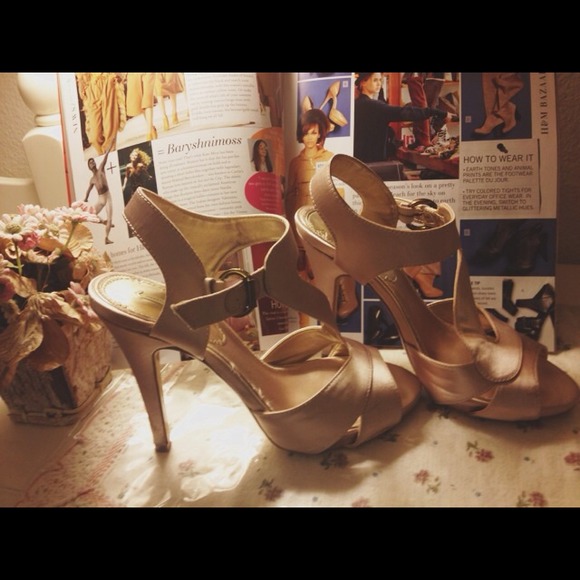 Max Studio pink satin heels - Picture 1 of 1