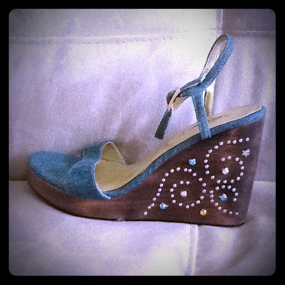 Sweet Seventeen Wedge