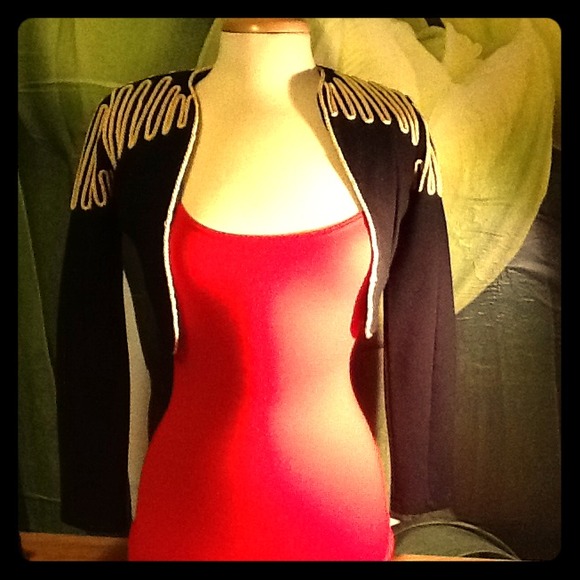 ⚠️SOLD⚠️80's chic black and gold cropped jacket