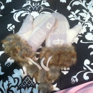 Juicy couture furry mittens