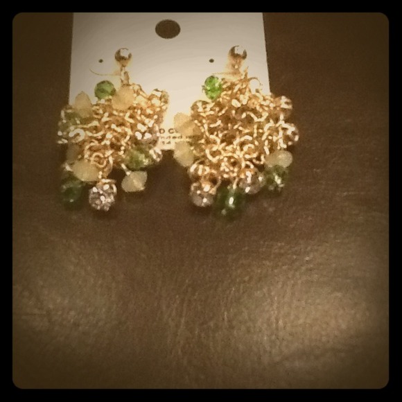 Dangle gold and multi green green earrings. - Picture 1 of 2