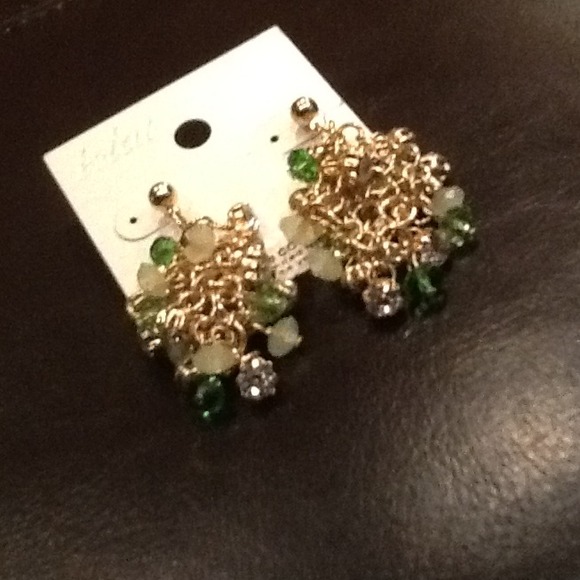 Dangle gold and multi green green earrings. - Picture 2 of 2