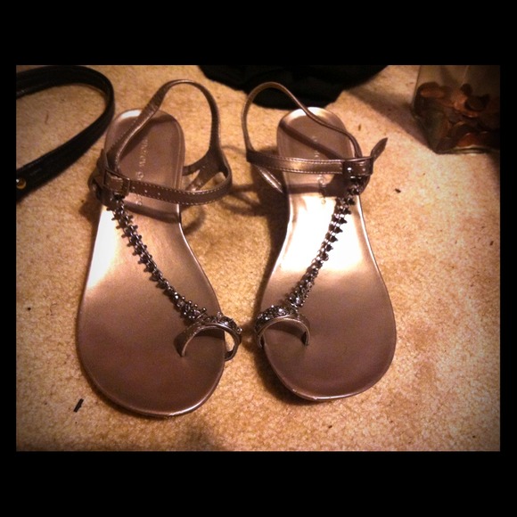 REDUCED! Cute sandals with small heel