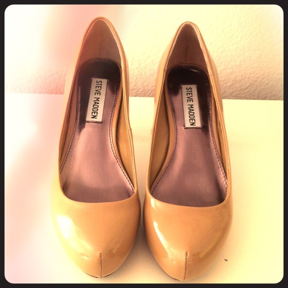 RESERVED @smbecker23 Steve Madden Nude Patent Pump