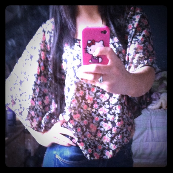 Flower loose top❌❌❌reserved for @moniieluv