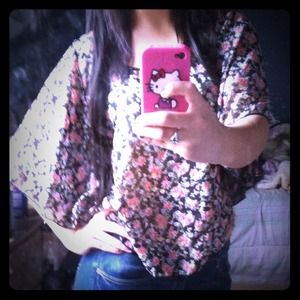 Flower loose top❌❌❌reserved for @moniieluv