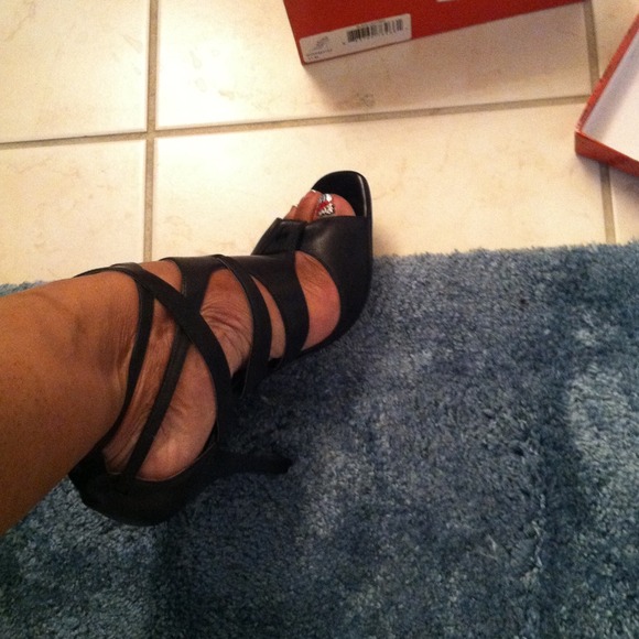 Guess Open toe heel - Picture 2 of 4