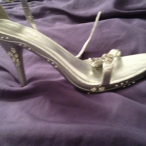 Sandals - Picture 2 of 4