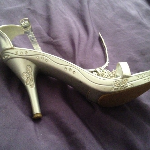 Sandals - Picture 3 of 4