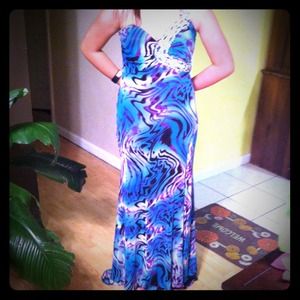 Only wore once no use for it anymore.