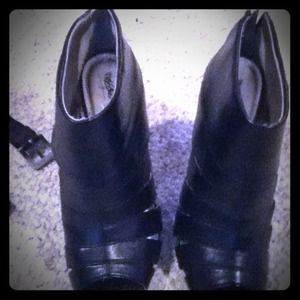 Black high heels, brown heel sandasl