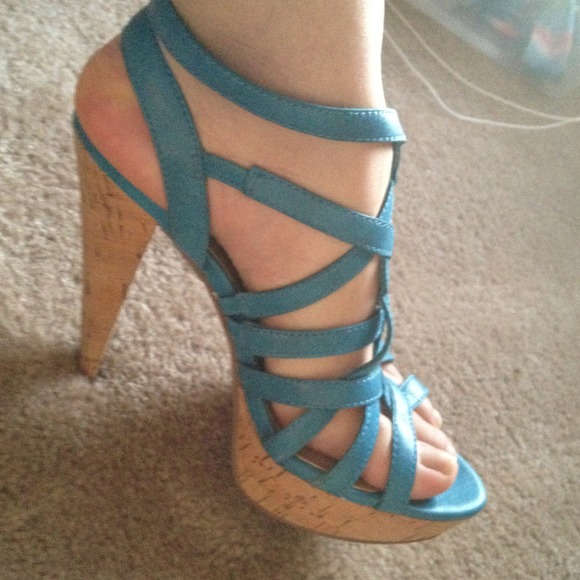 Blue high hells - Picture 2 of 2