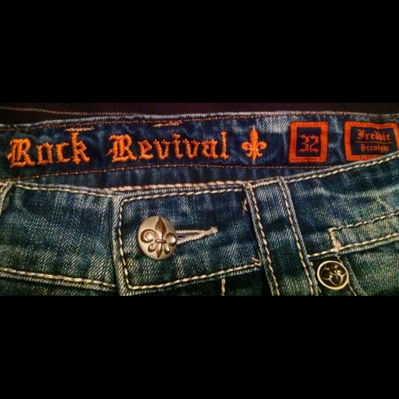 Rock Revival Jeans - Picture 3 of 3