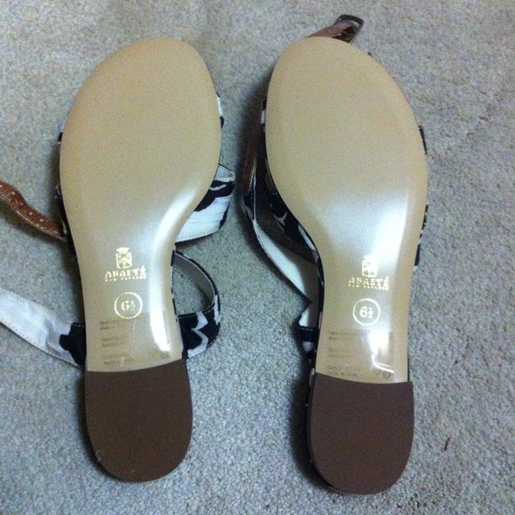 BNWOT - Animal print shoes. - Picture 3 of 3