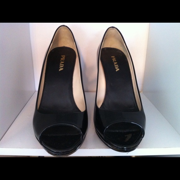 NEW PRADA.  Black Patent Peep Toe Pumps, Sz 38. - Picture 3 of 4