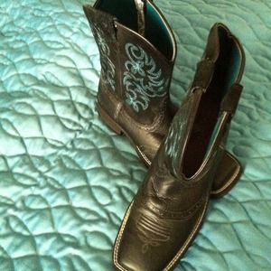 Fat baby boots by Ariat