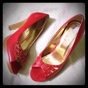 👠Red High Heels & Scarf