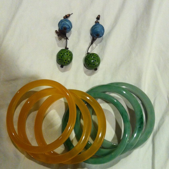 Bangles and earrings bundle - Picture 4 of 4