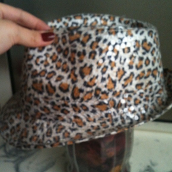 Sequin cheetah print hat - Picture 3 of 3