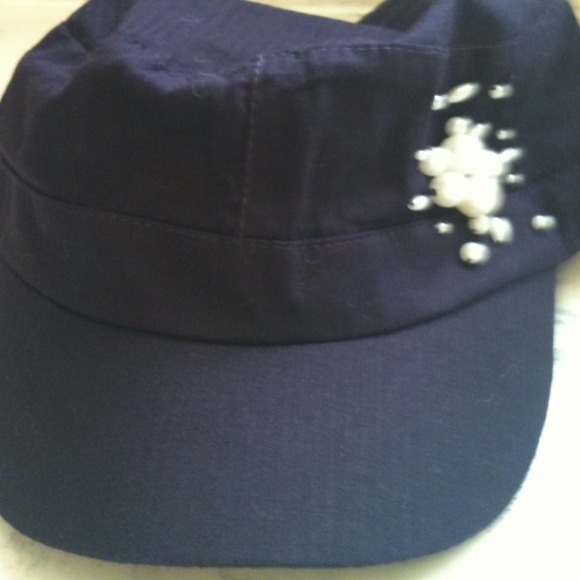 Deep purple hat - Picture 2 of 3