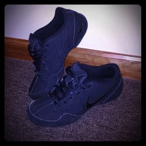 Black Nike gym shoes