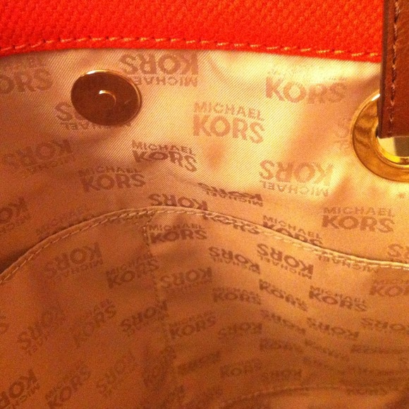 MK authentic bright tangerine handbag - Picture 3 of 4